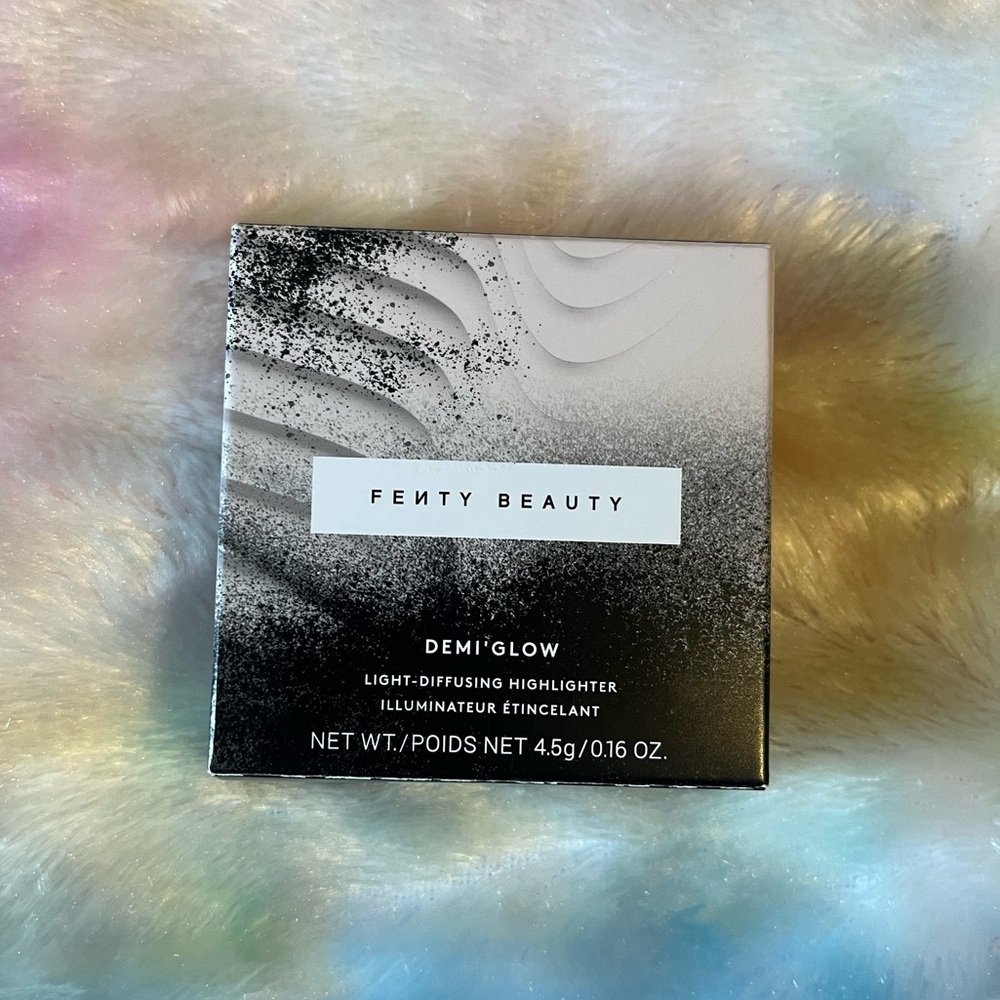 Fenty Beauty Demi' Glow Light-Diffusing Highlighter in Yum Rum 05